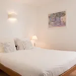 卡奈城堡酒店 *