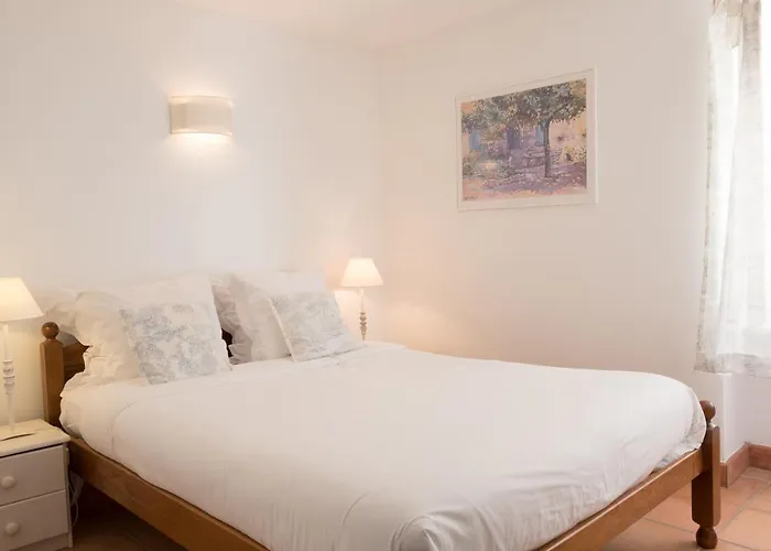 卡奈城堡酒店 *